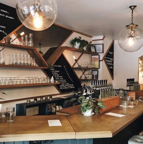 Lois NYC: Wine Bar dengan Konsep Unik yang Wajib Kamu Coba!